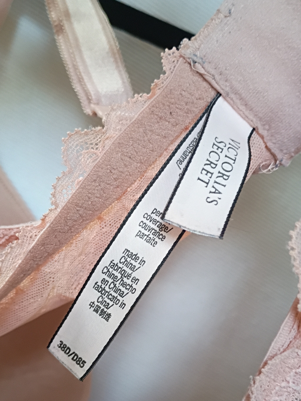 Victoria's Secret Nude Molded T-Shirt Bra with Lace Sides - Picture 3 of 7